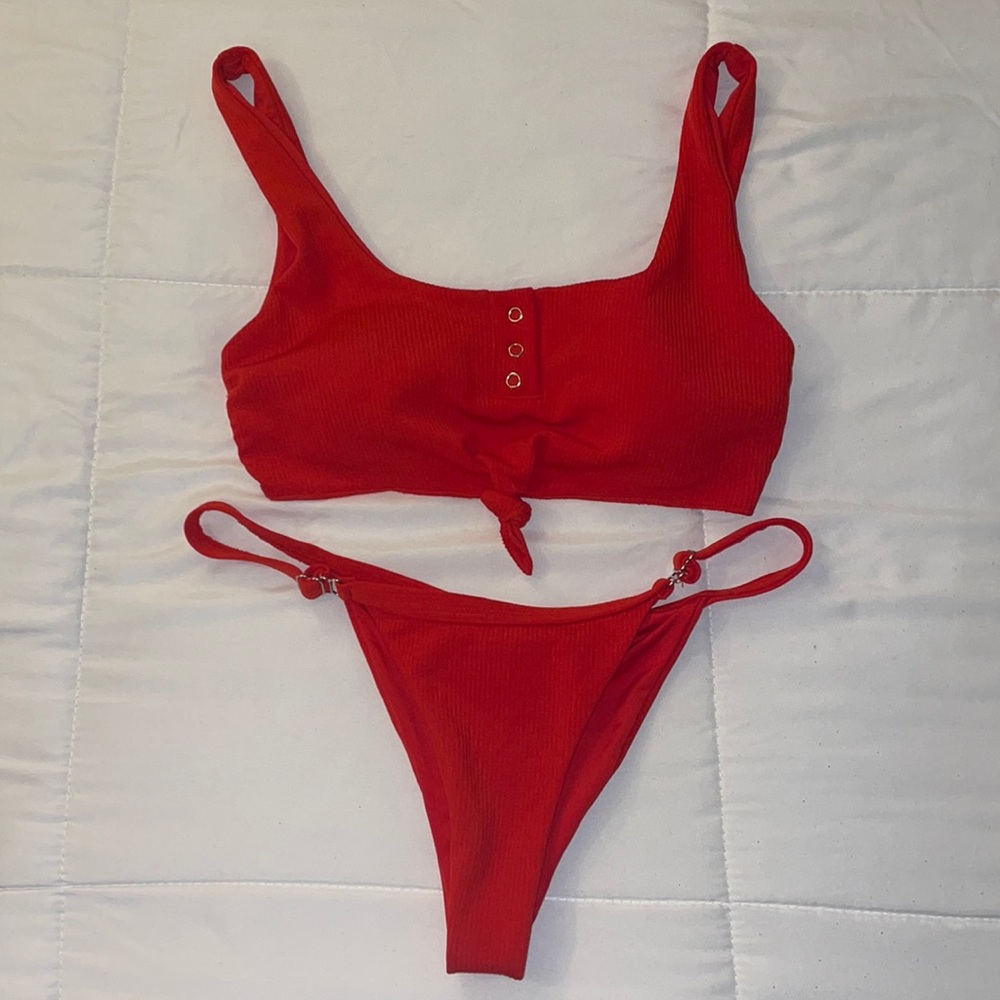 Red bikini with adjustable scrunch bottoms